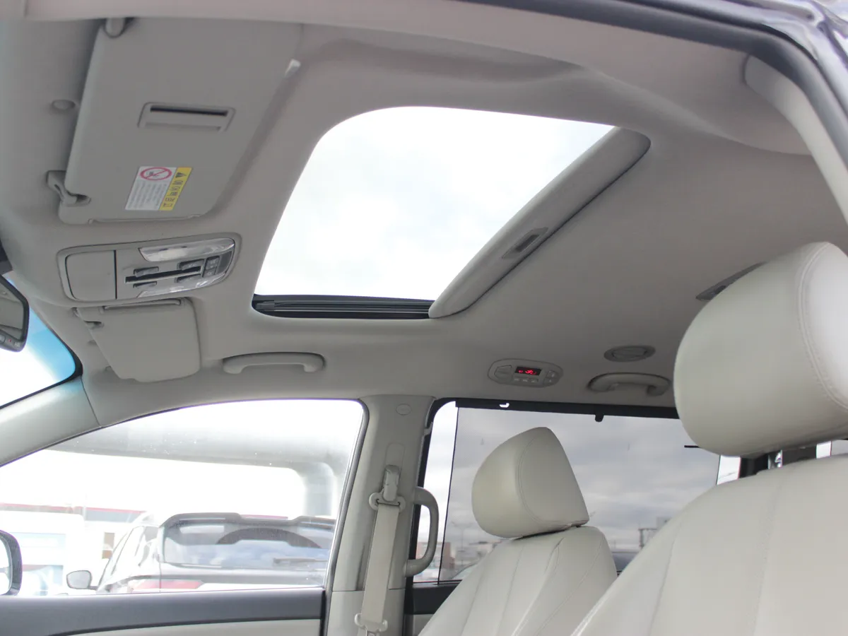 Kia Carnival 2.2 AT (202 л.с.)