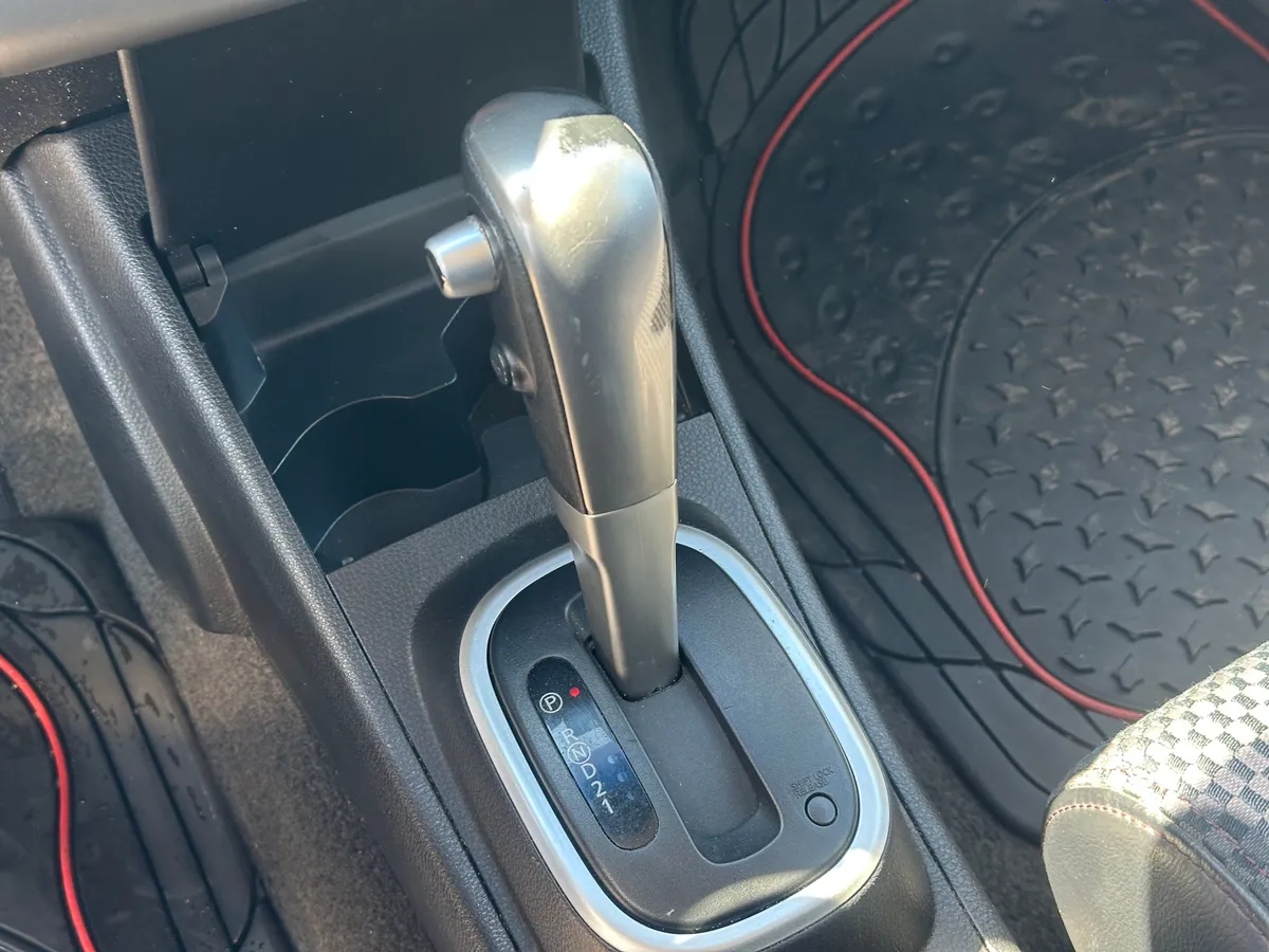 Nissan Tiida 1.6 AT (110 л.с.)