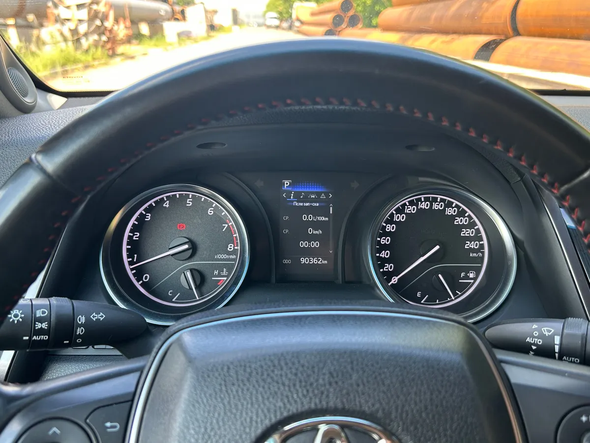 Toyota Camry 2.5 AT (200 л.с.)