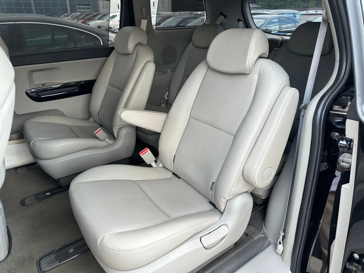 Kia Carnival 2.2 CRDi AT (200 л.с.)