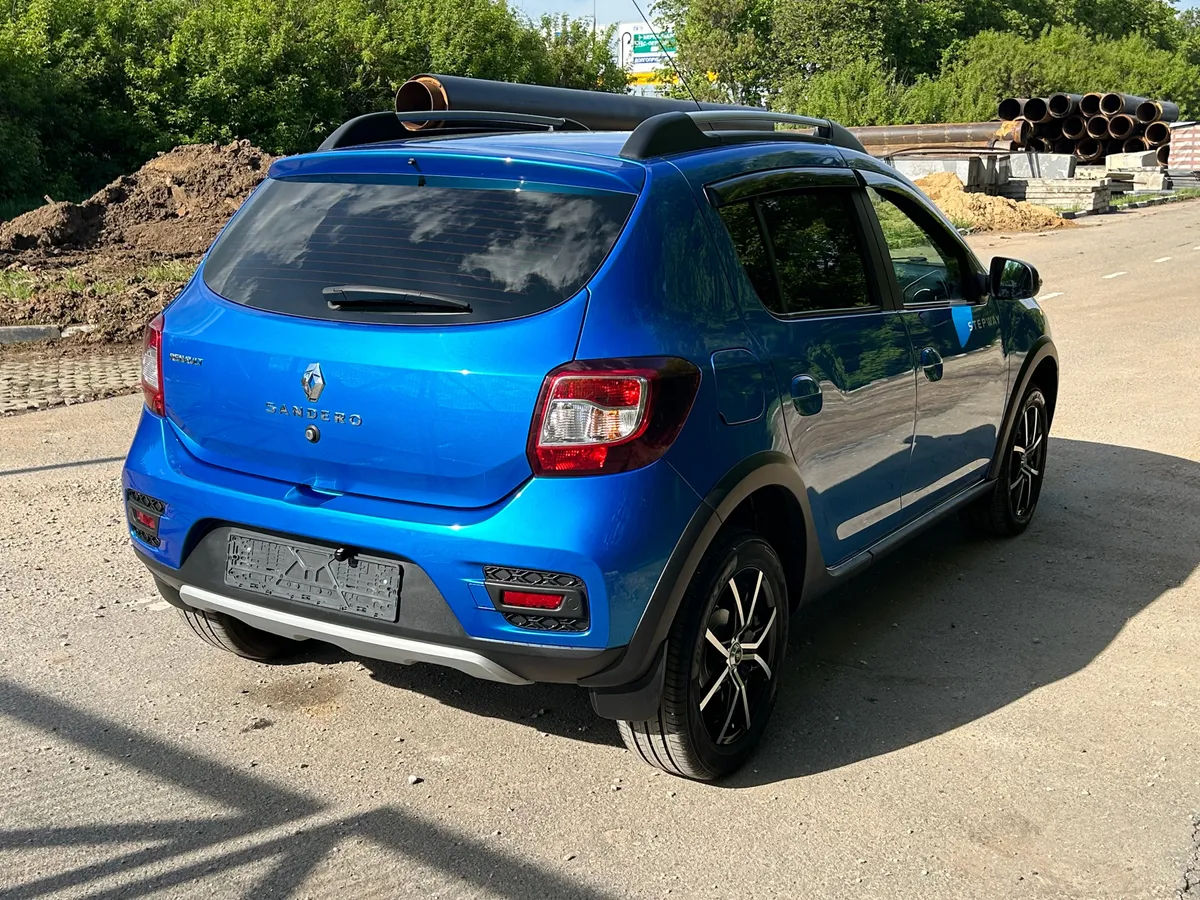 Renault Sandero 1.6 MT (82 л.с.)