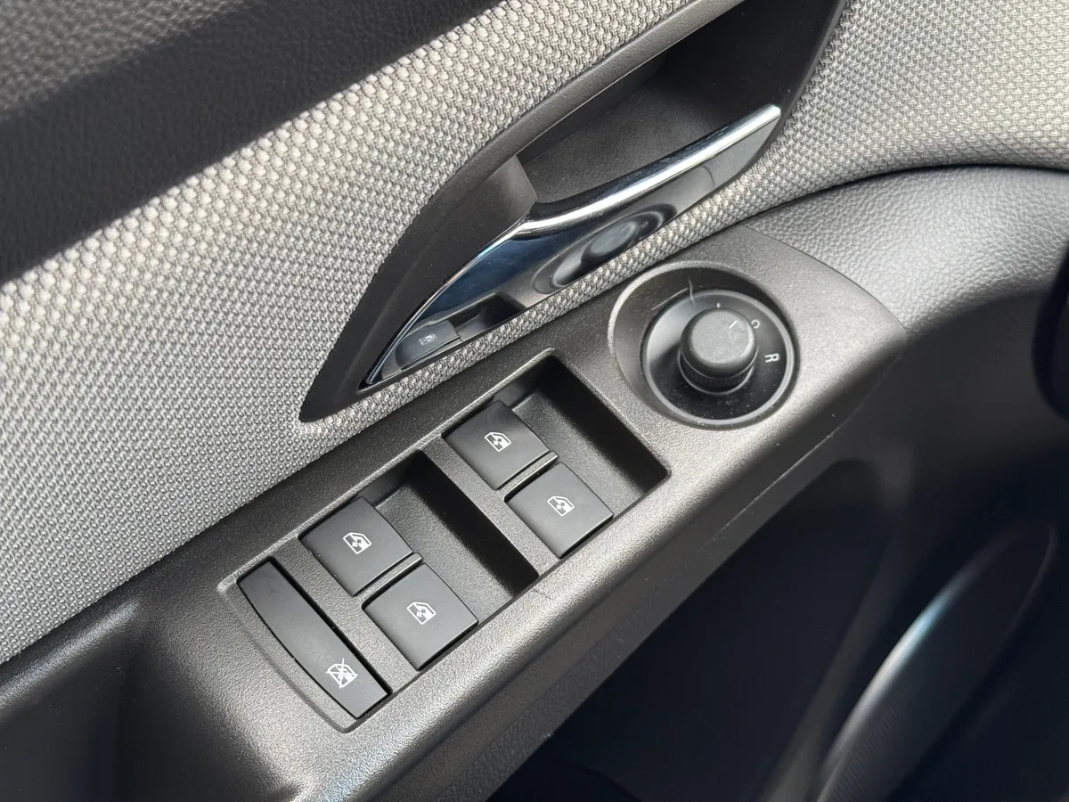 Chevrolet Cruze 1.8 AT (141 л.с.)