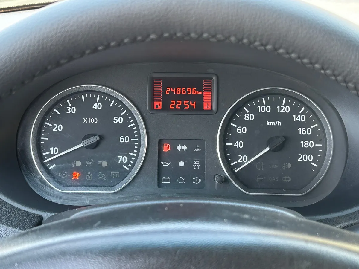 Nissan Almera 1.6 MT (102 л.с.)