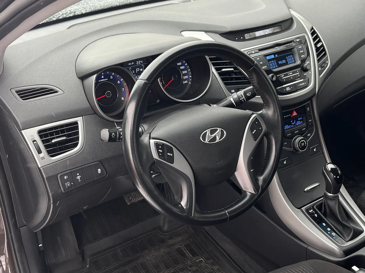 Hyundai Elantra 1.6 AT (132 л.с.)