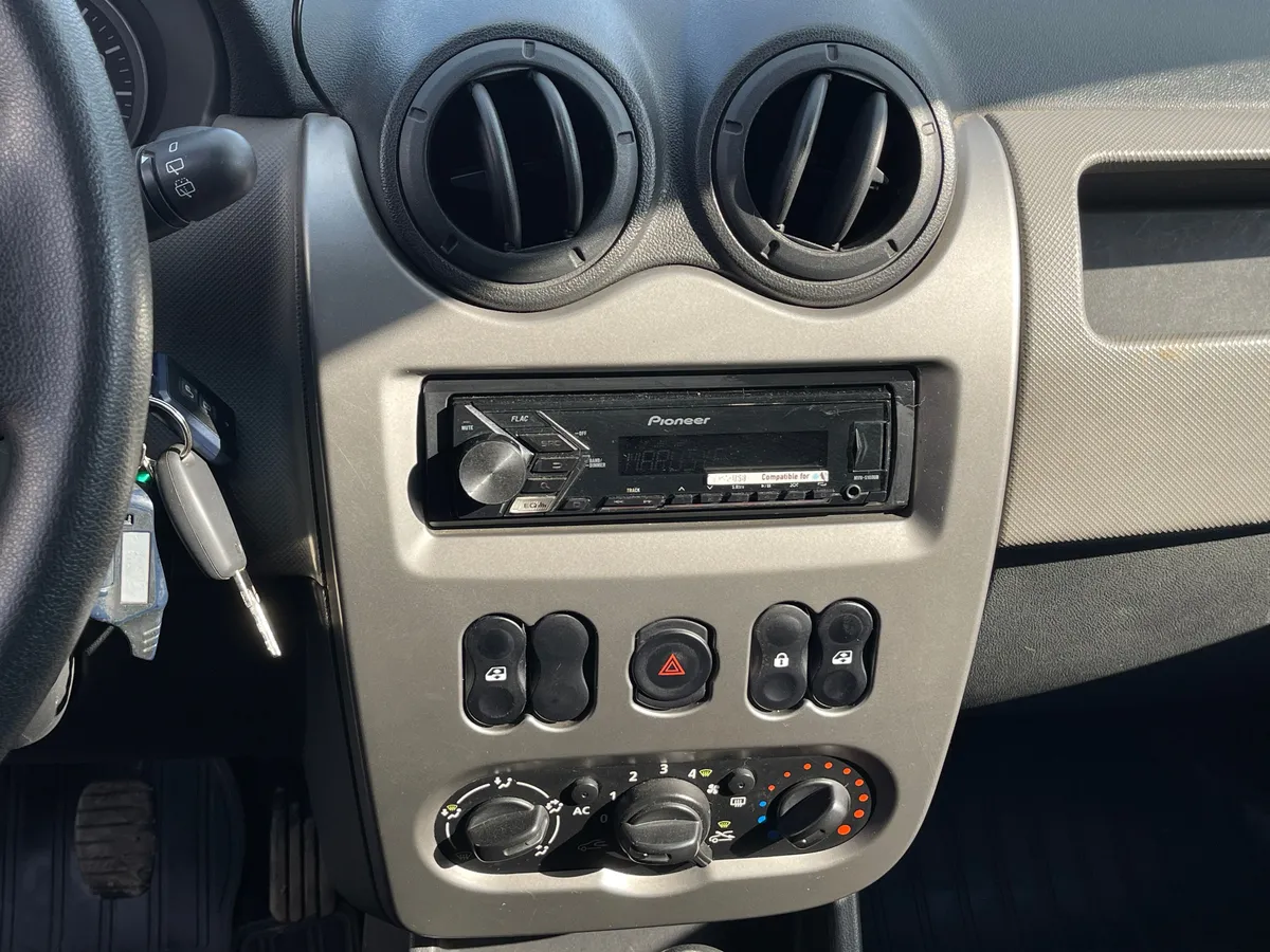 Renault Sandero 1.4 MT (75 л.с.)