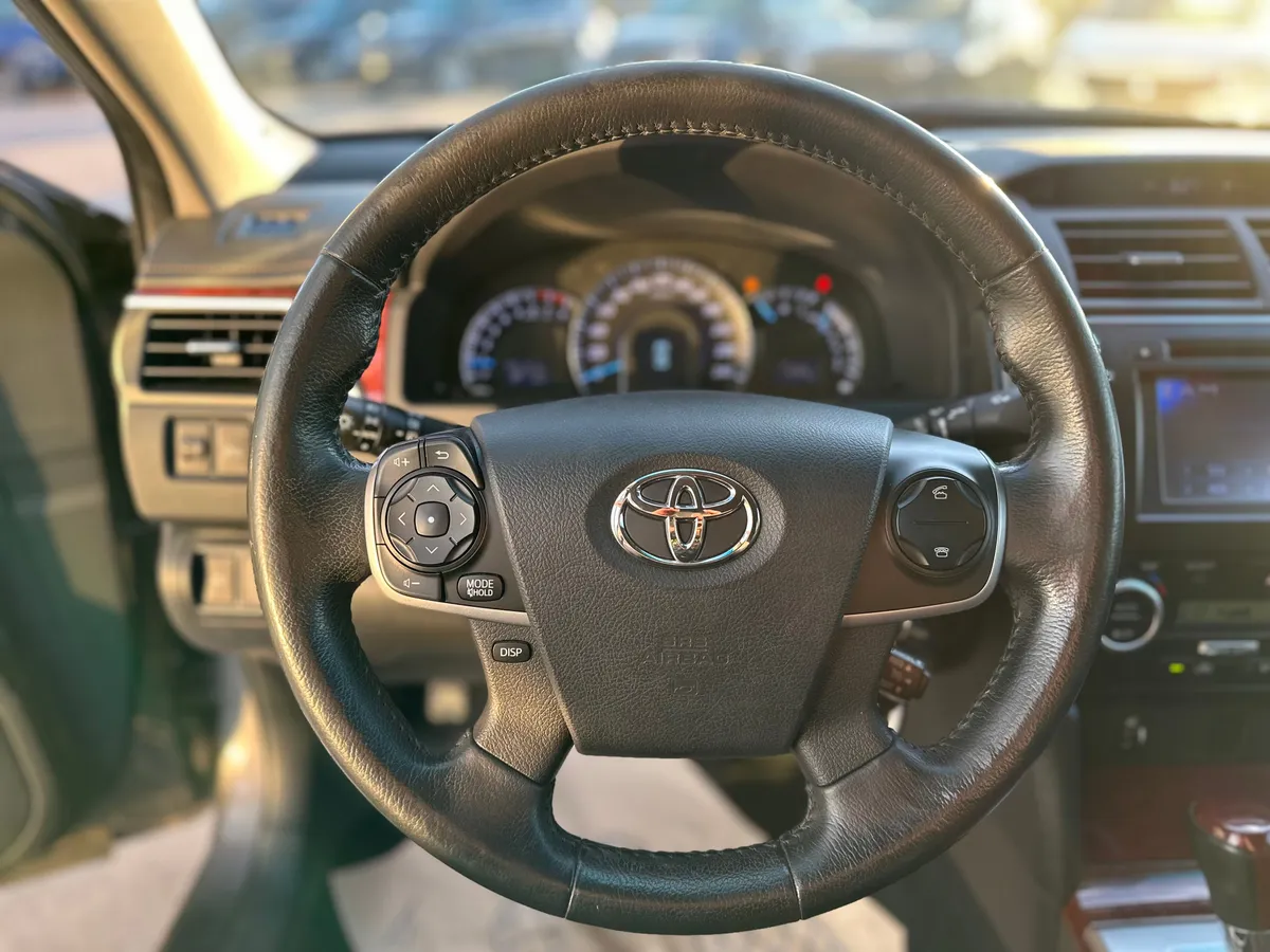 Toyota Camry 2.5 AT (181 л.с.)