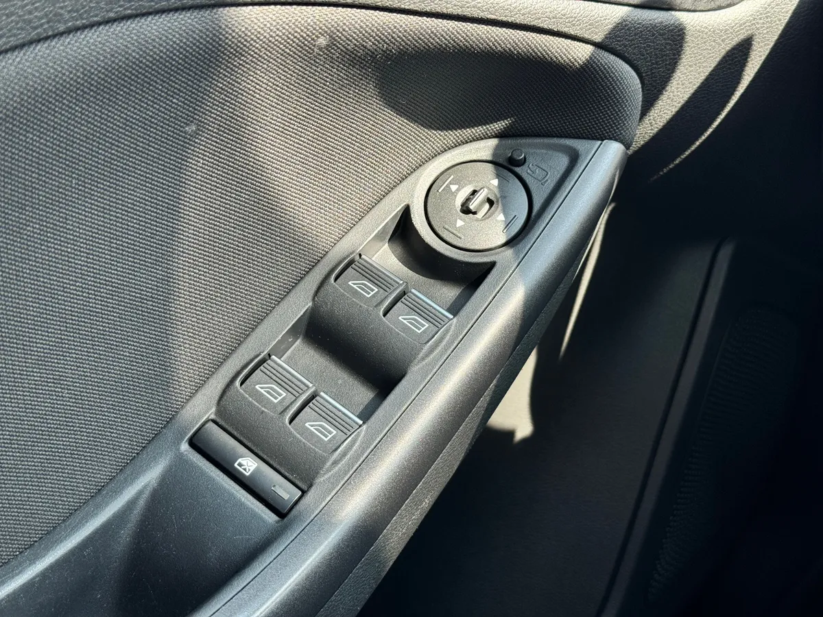 Ford Focus 1.6 Ti-VCT PowerShift (105 л.с.)