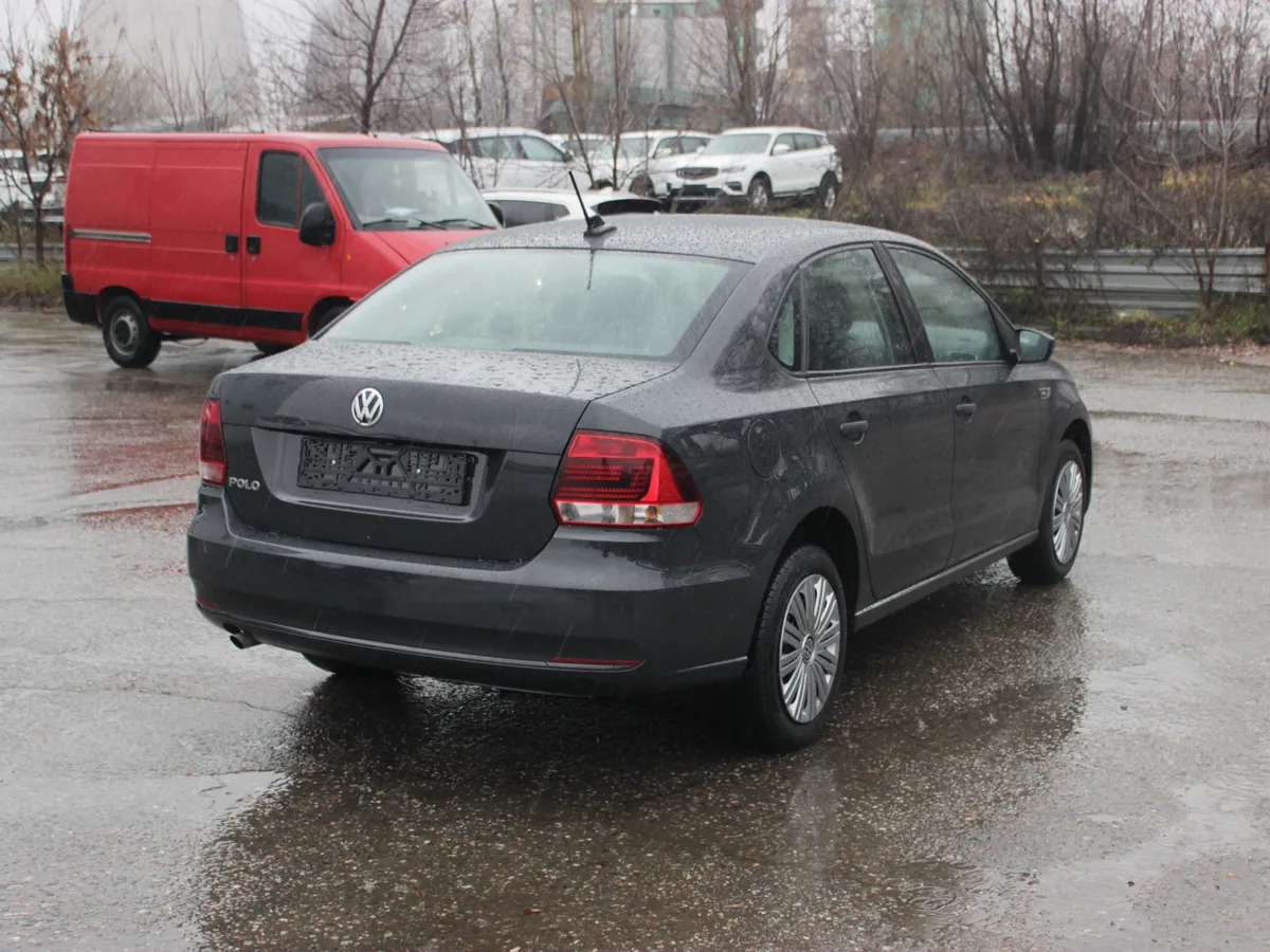 Volkswagen Polo 1.6 MPI AT (110 л.с.)