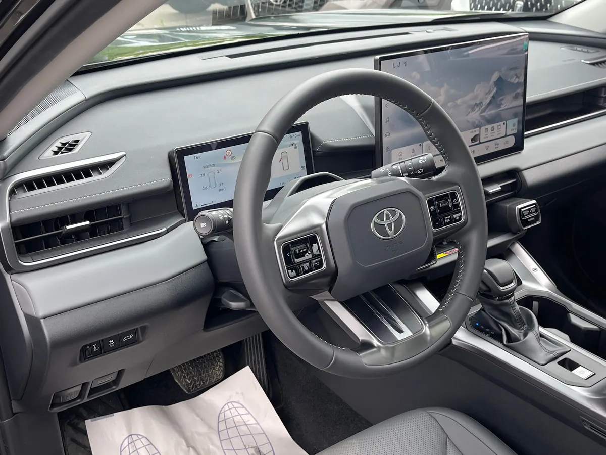 Toyota RAV4 2.0 AT AWD (171л.с.)