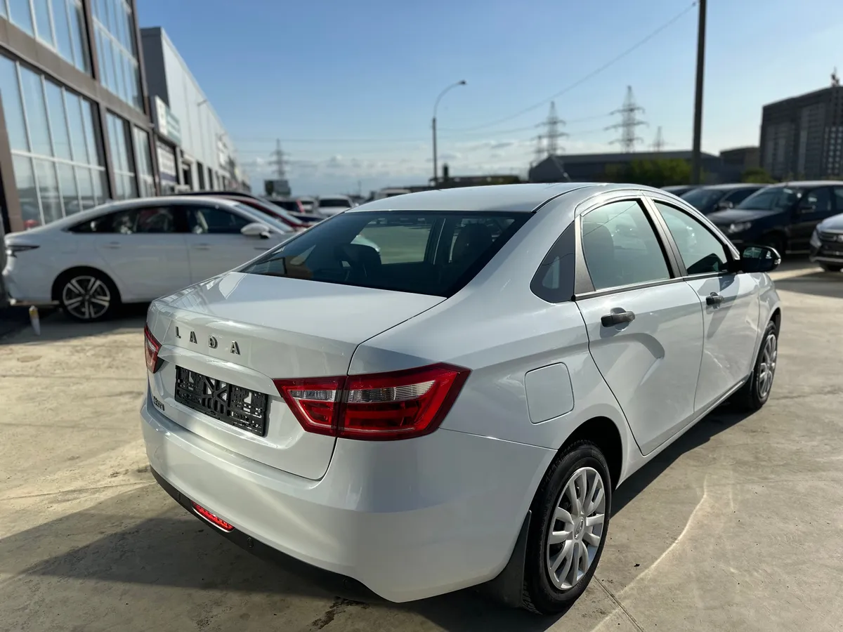 ВАЗ (Lada) Vesta 1.6 MT (106 л.с.)