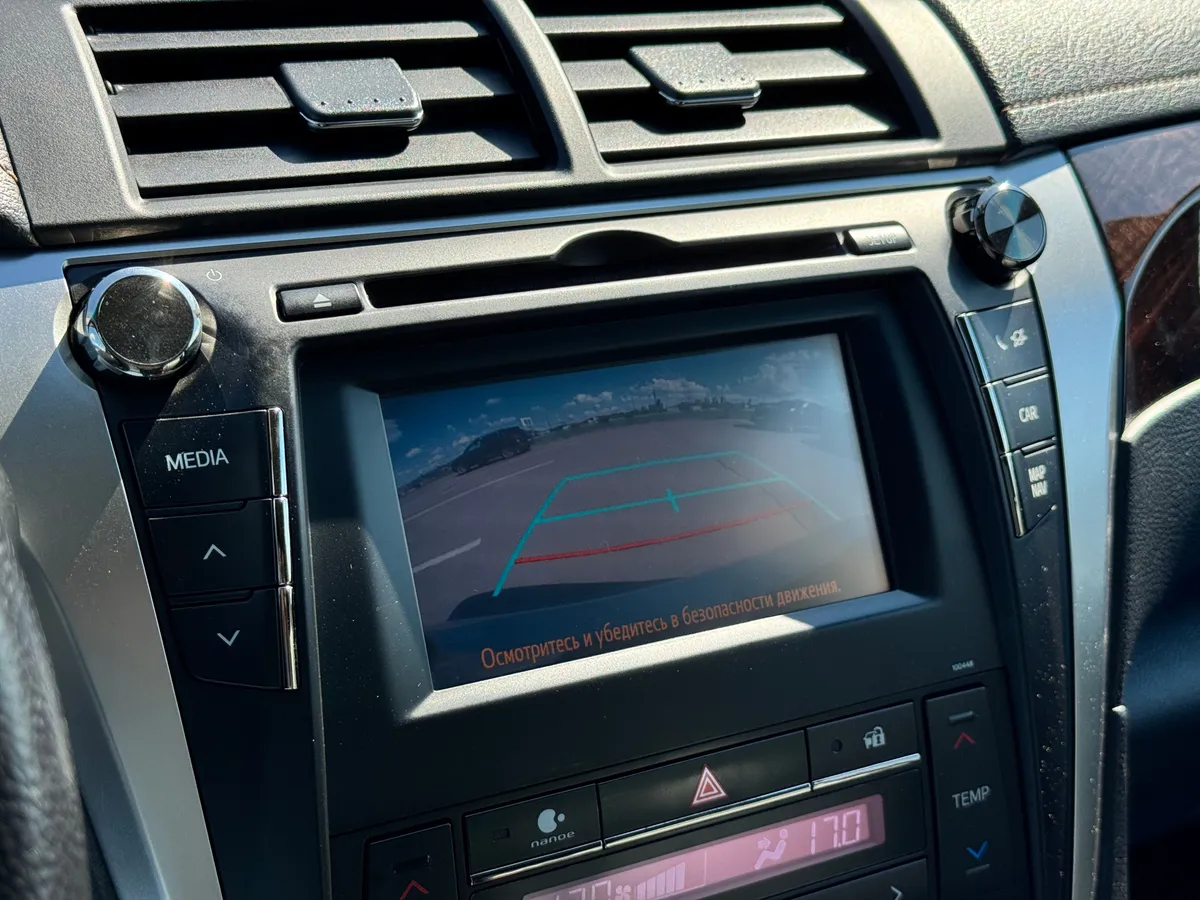 Toyota Camry 2.5 AT (181 л.с.)