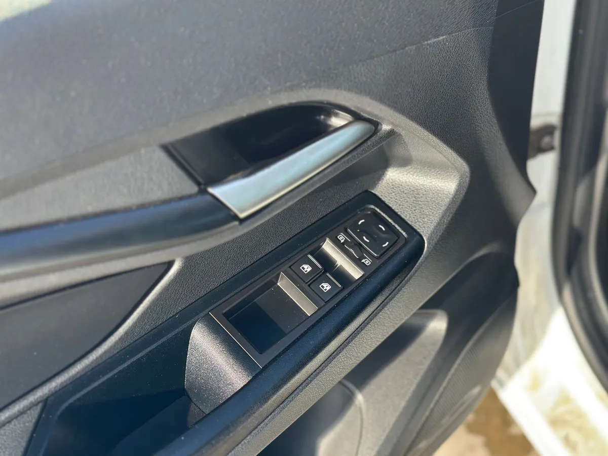 ВАЗ (Lada) Vesta 1.6 MT (106 л.с.)