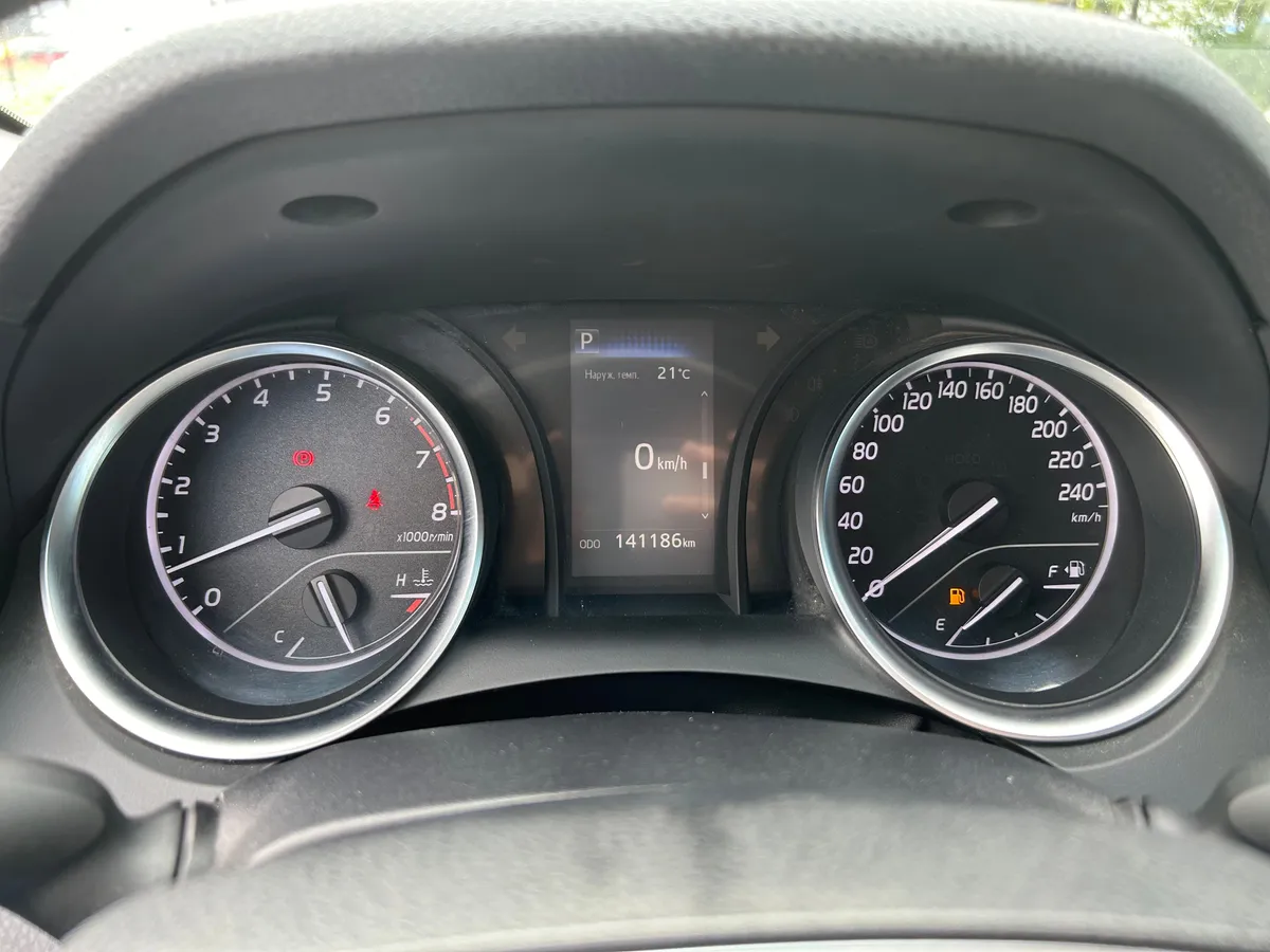 Toyota Camry 2.5 AT (181 л.с.)