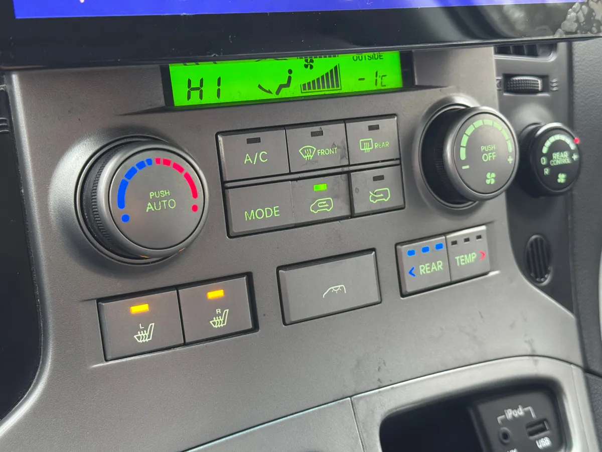 Hyundai Grand Starex 2.5 AT 4WD (145 л.с.)