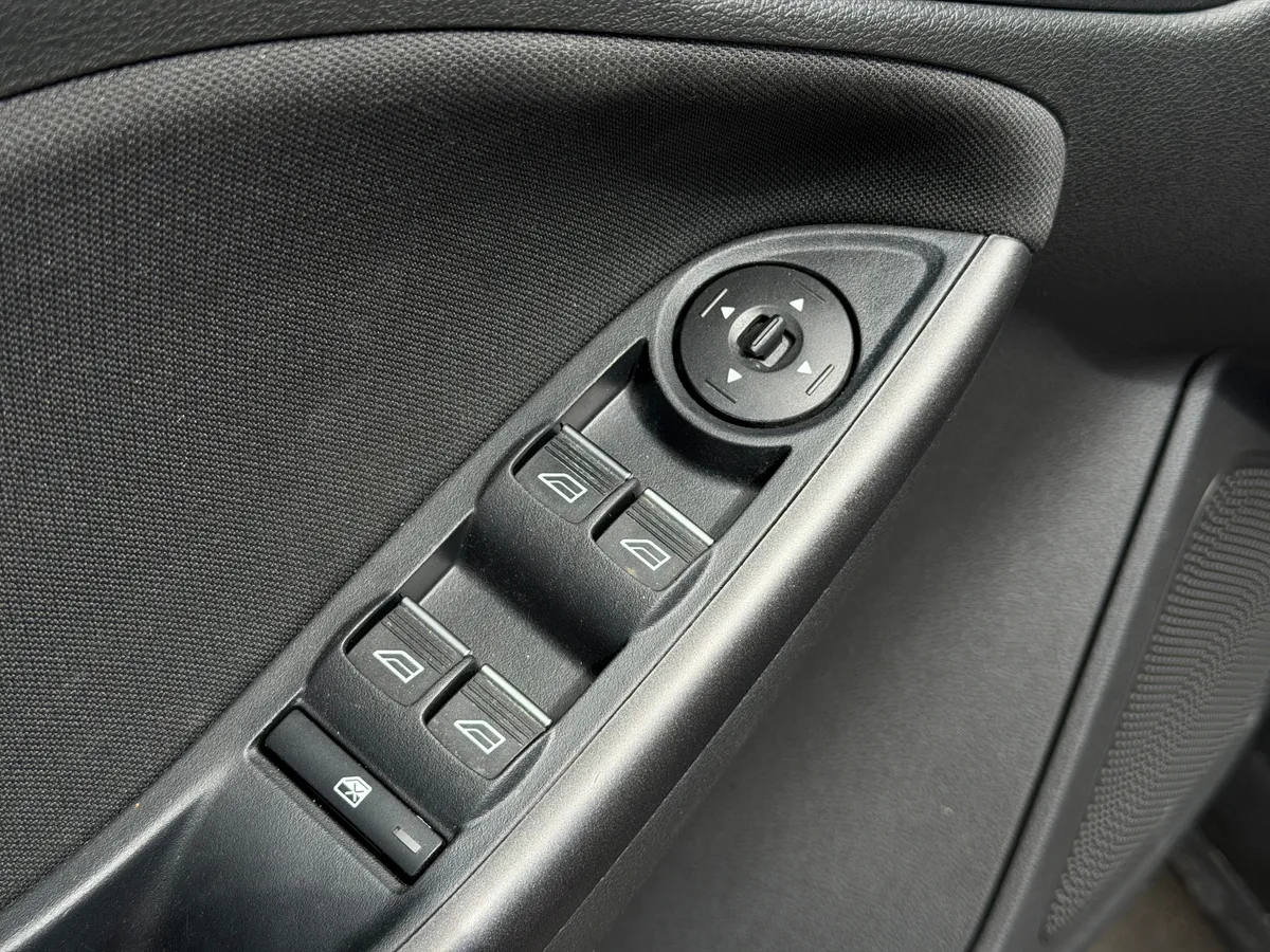 Ford Focus 1.6 Ti-VCT PowerShift (105 л.с.), 2018 — фото 10