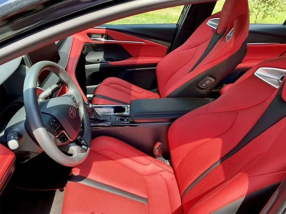 Toyota Camry 2.5 AT (204 л.с.)