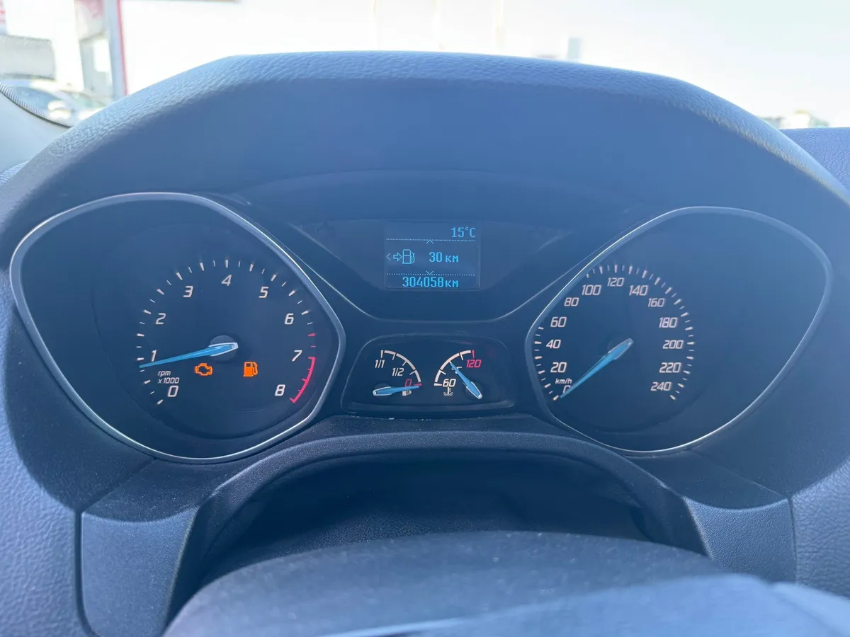 Ford Focus 1.6 MT (105 л.с.)