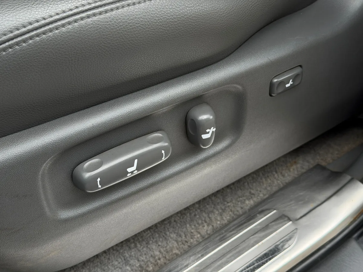 Toyota Land Cruiser Prado 4.0 AT AWD (249 л.с.), 2008 — фото 11