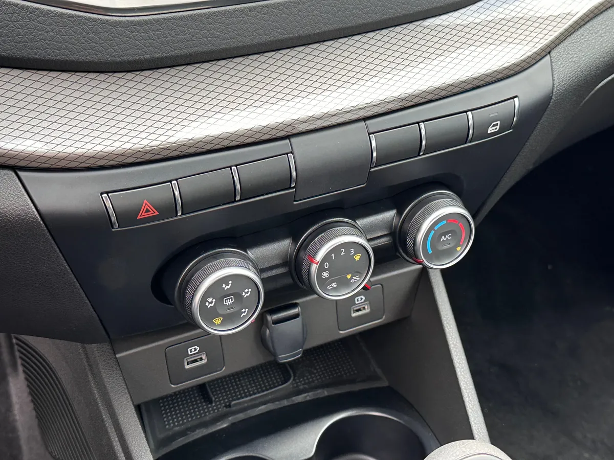 ВАЗ (Lada) Vesta 1.6 MT (106 л.с.)