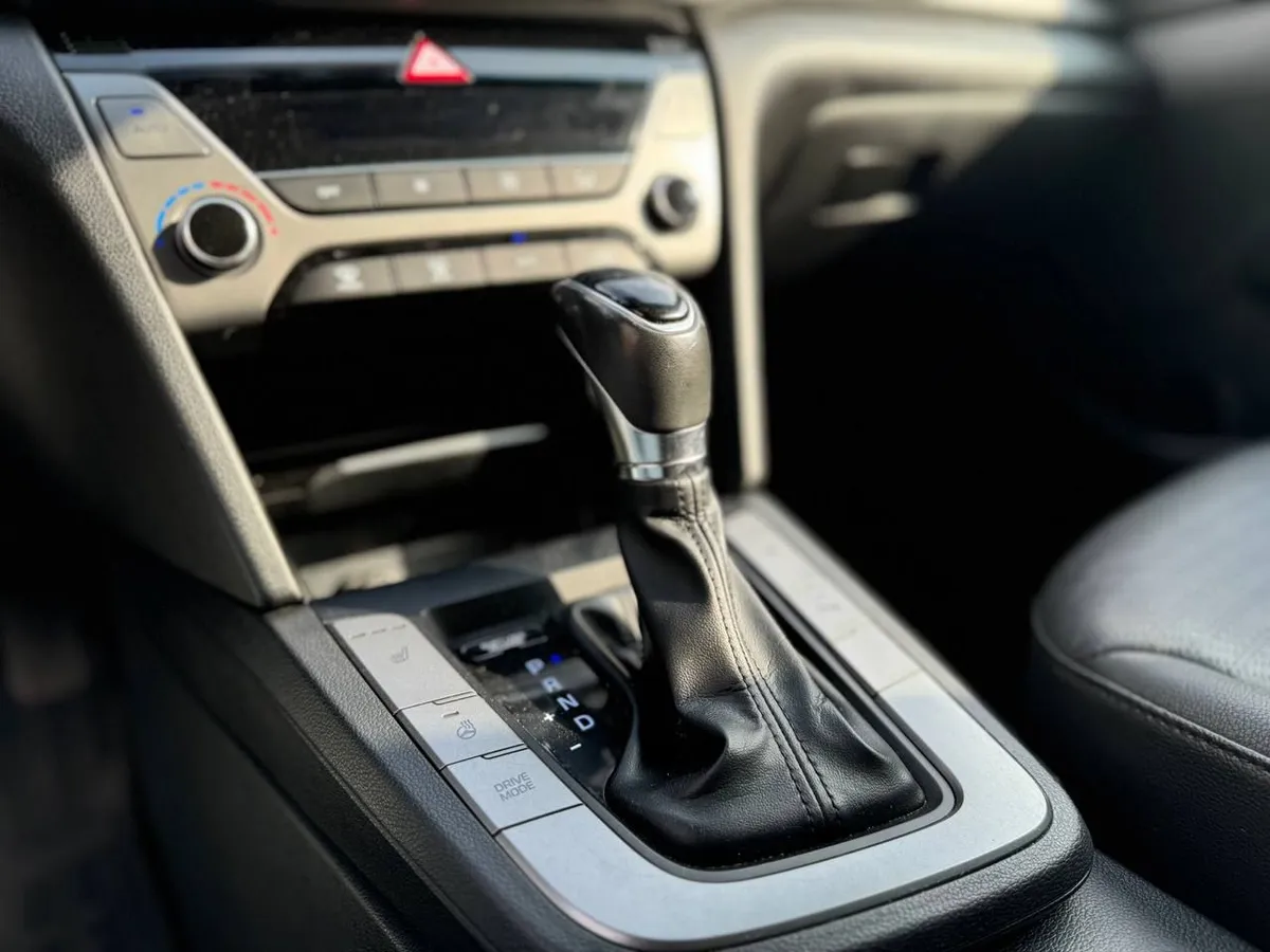 Hyundai Elantra 2.0 AT (150 л.с.)