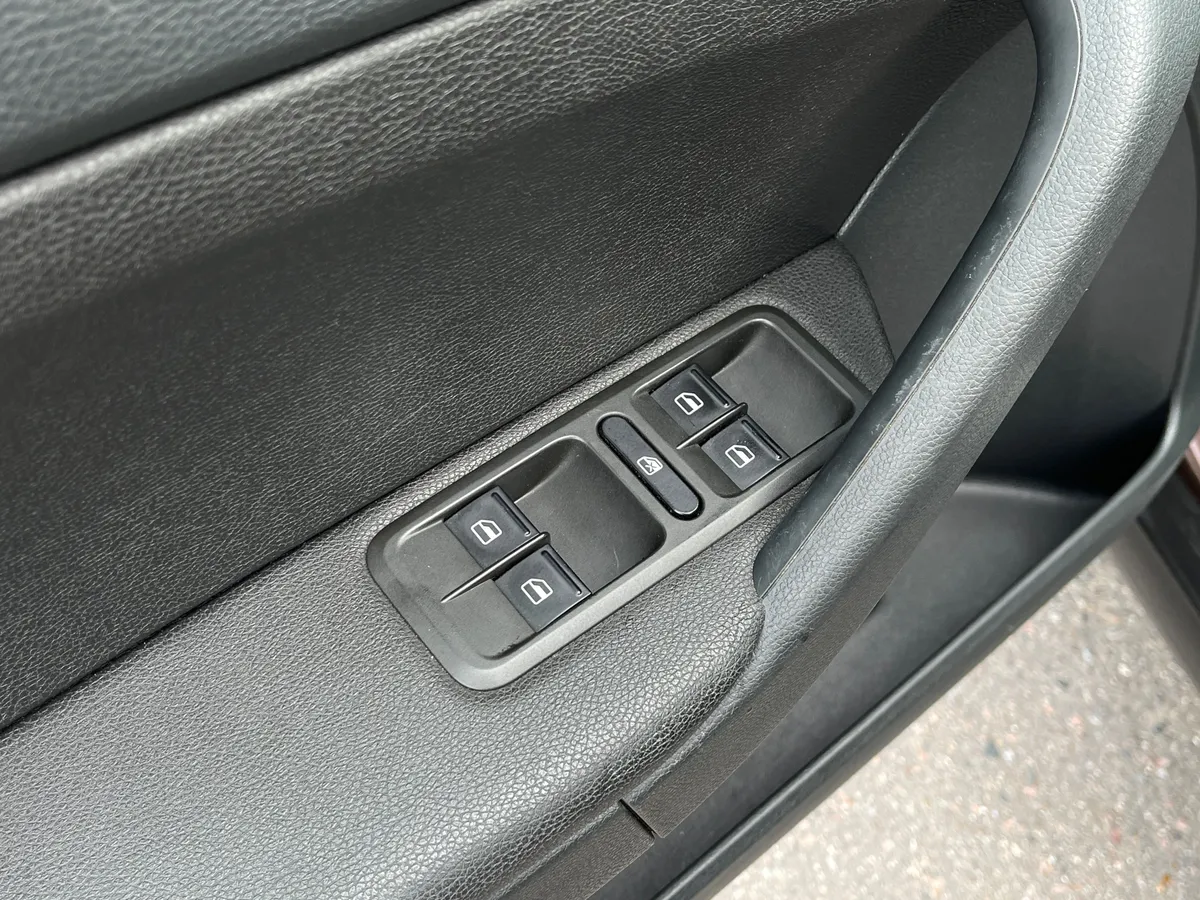 Skoda Yeti 1.8 TSI DSG 4x4 (152 л.с.), 2015 — фото 13