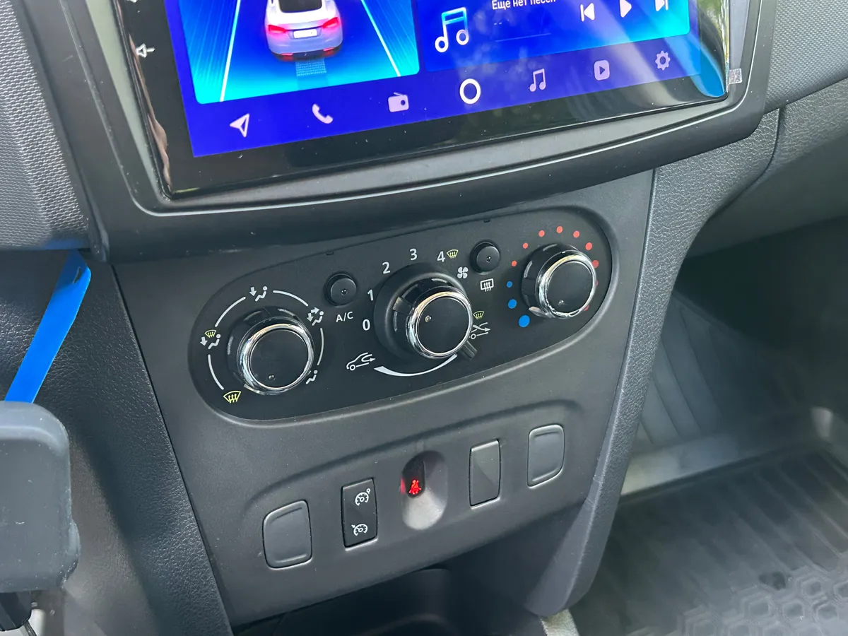 Renault Sandero 1.6 MT (82 л.с.)