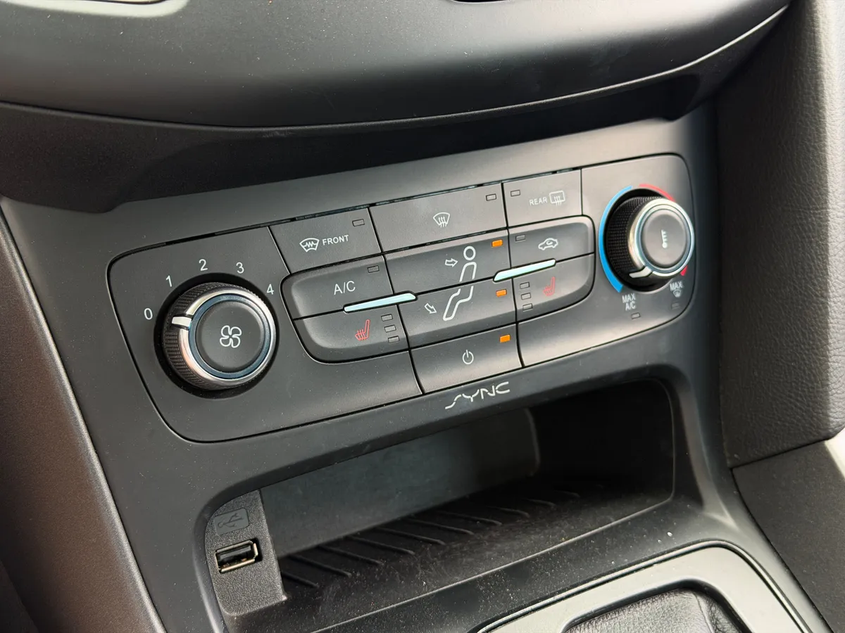 Ford Focus 1.6 Ti-VCT PowerShift (105 л.с.), 2018 — фото 9