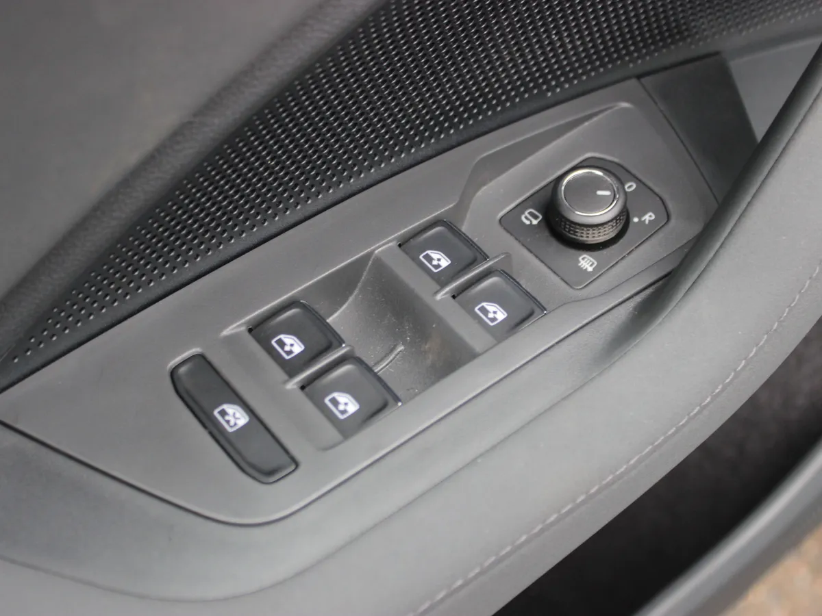 Volkswagen Tiguan 2.0 AMT 4WD (220 л.с.)