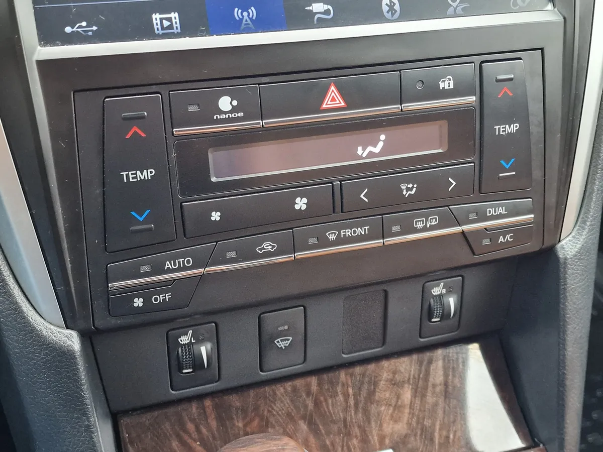 Toyota Camry 2.5 AT (181 л.с.)