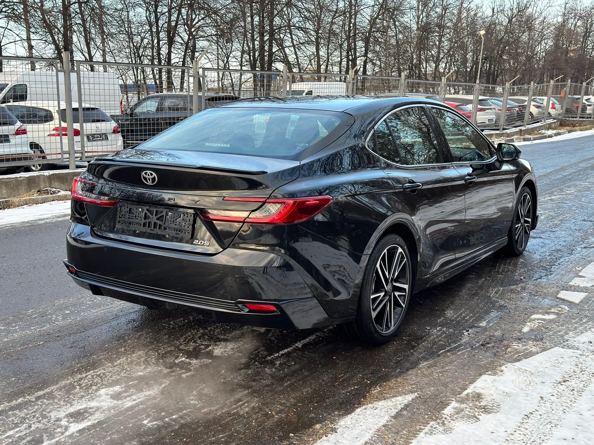 Toyota Camry 2.0 CVT (173 л.с.)