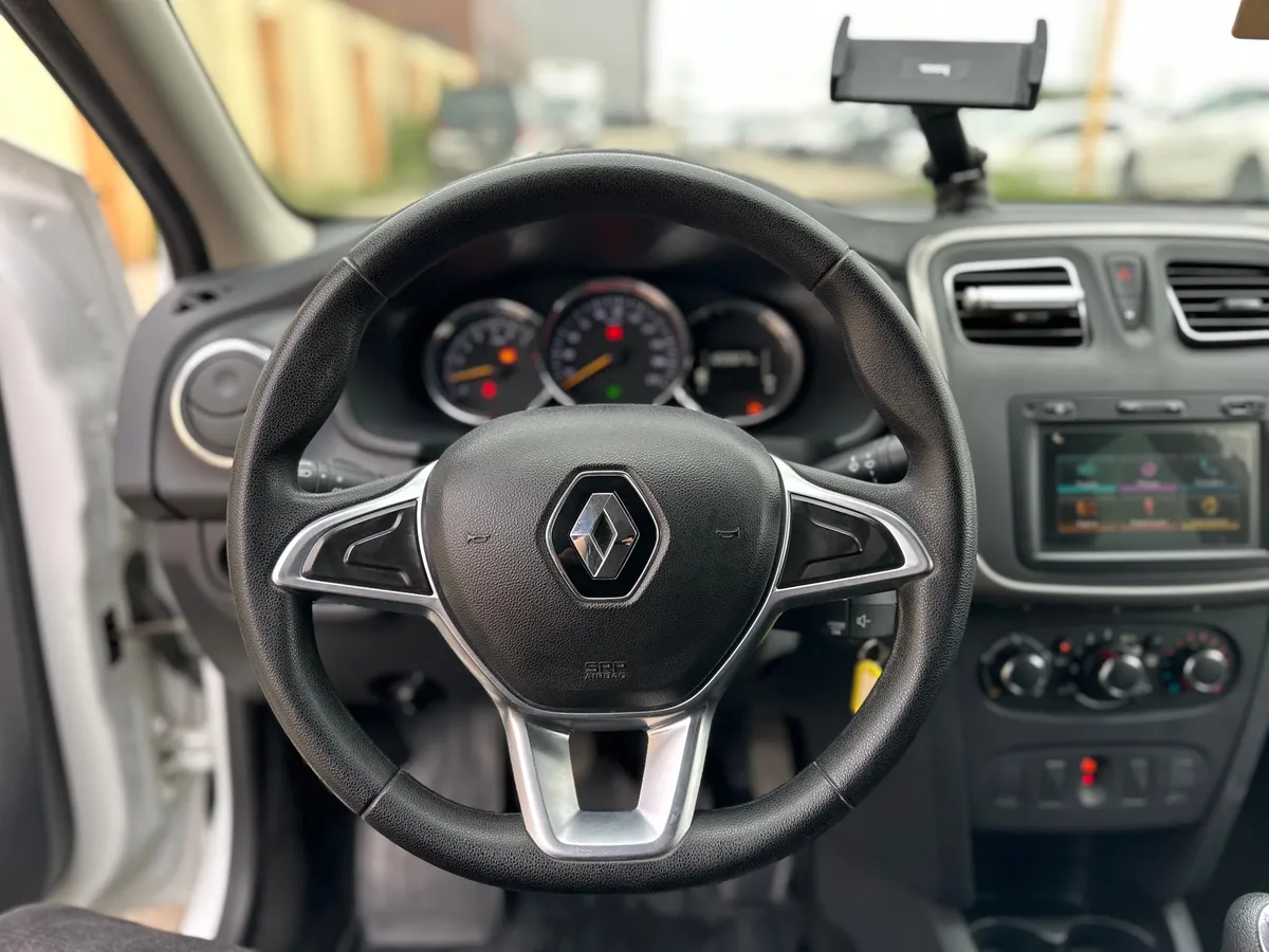 Renault Logan 1.6 MT (82 л.с.)