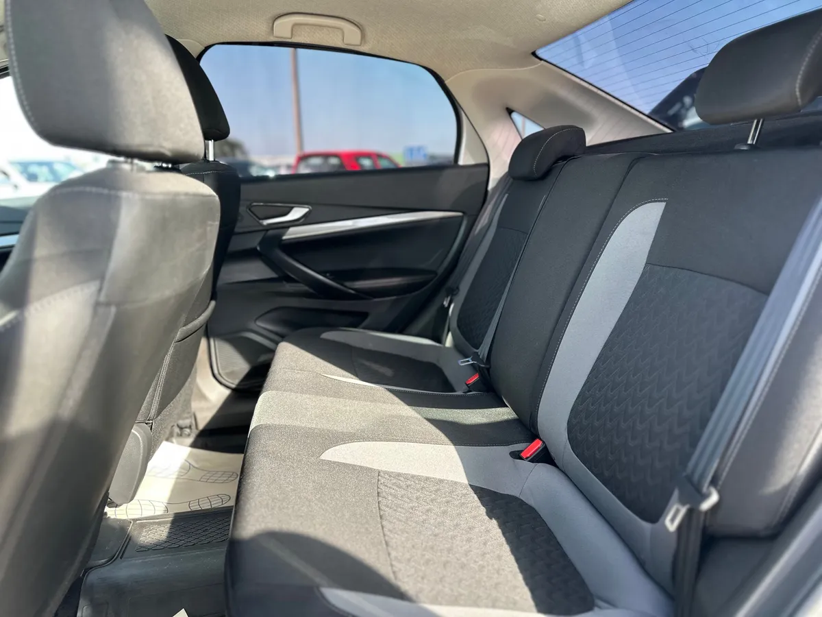 ВАЗ (Lada) Vesta 1.6 MT (90 л.с.)