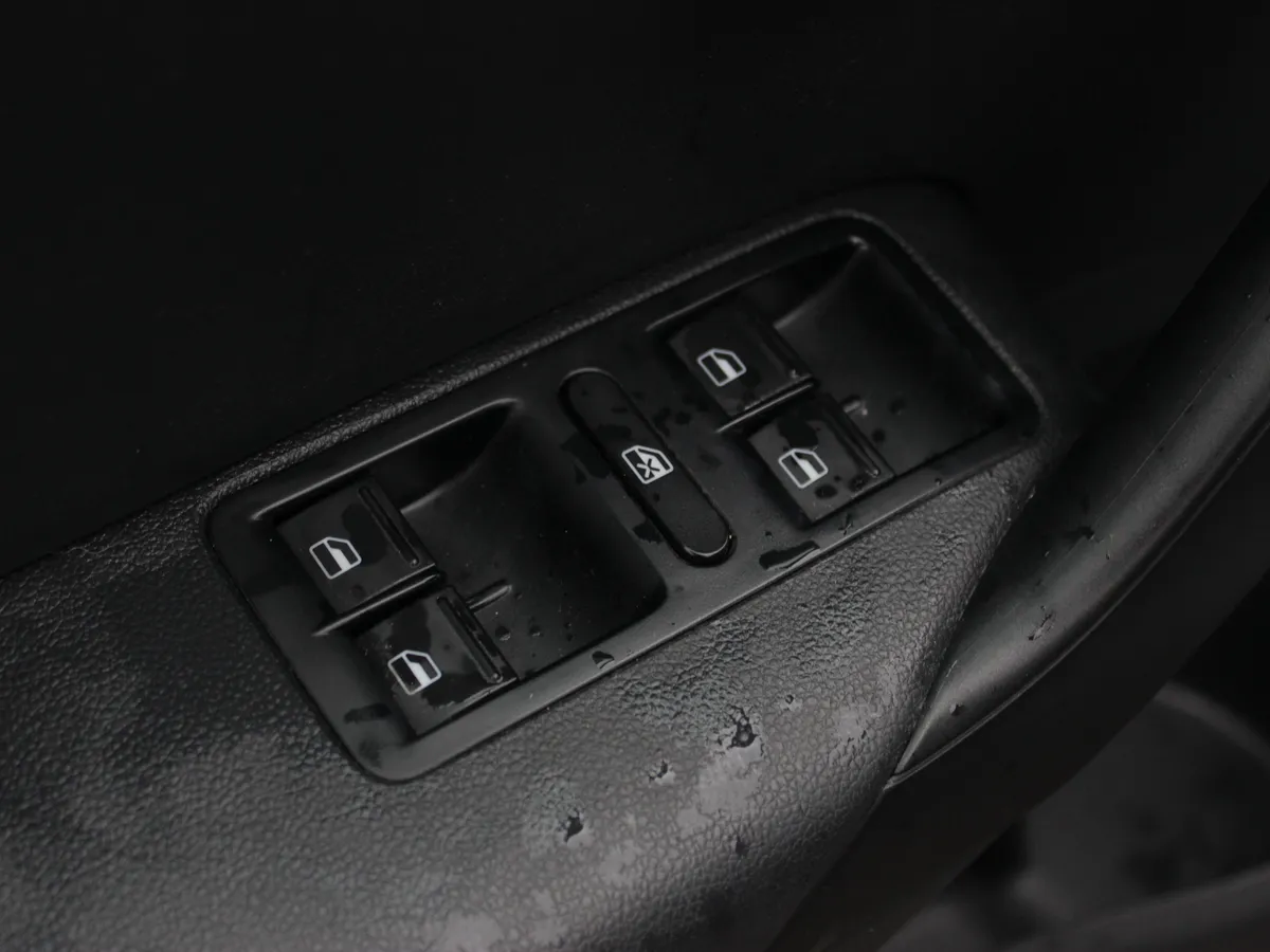 Volkswagen Polo 1.6 MPI AT (110 л.с.)