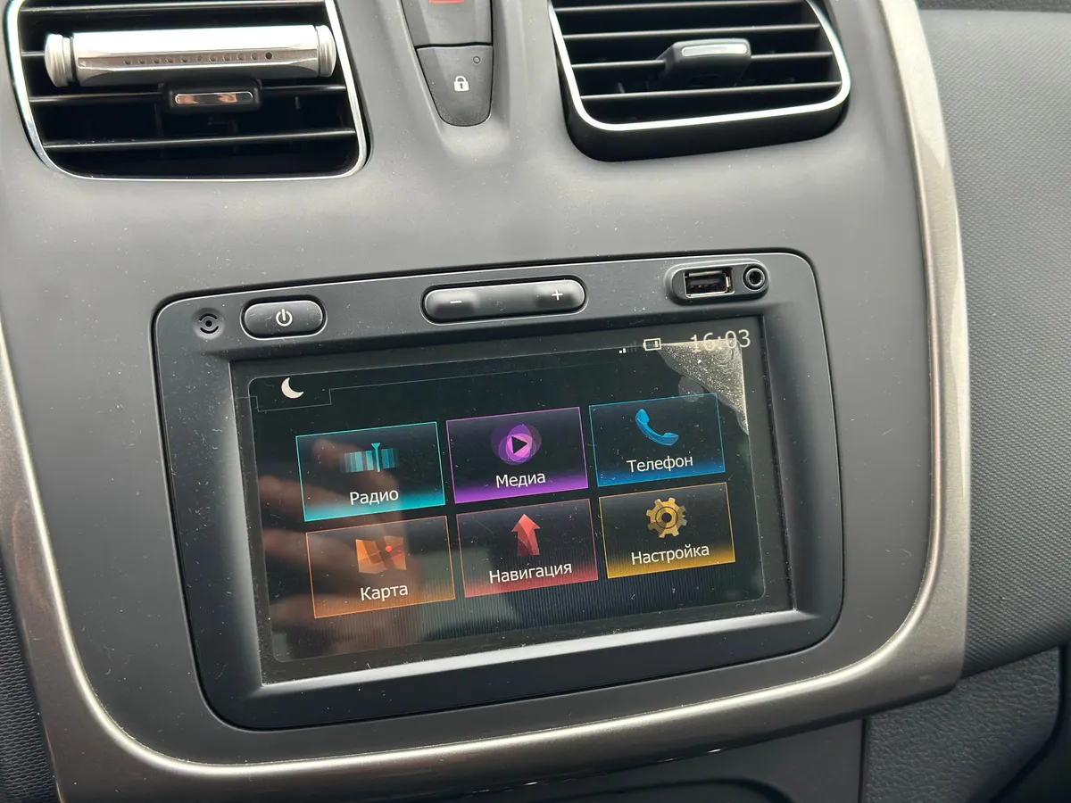 Renault Logan 1.6 MT (82 л.с.)