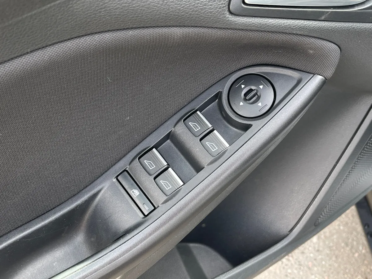 Ford Focus 1.6 Ti-VCT PowerShift (105 л.с.)
