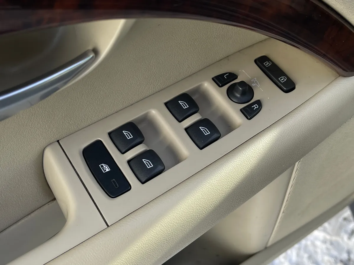 Volvo XC70 2.4 AT AWD (205 л.с.)