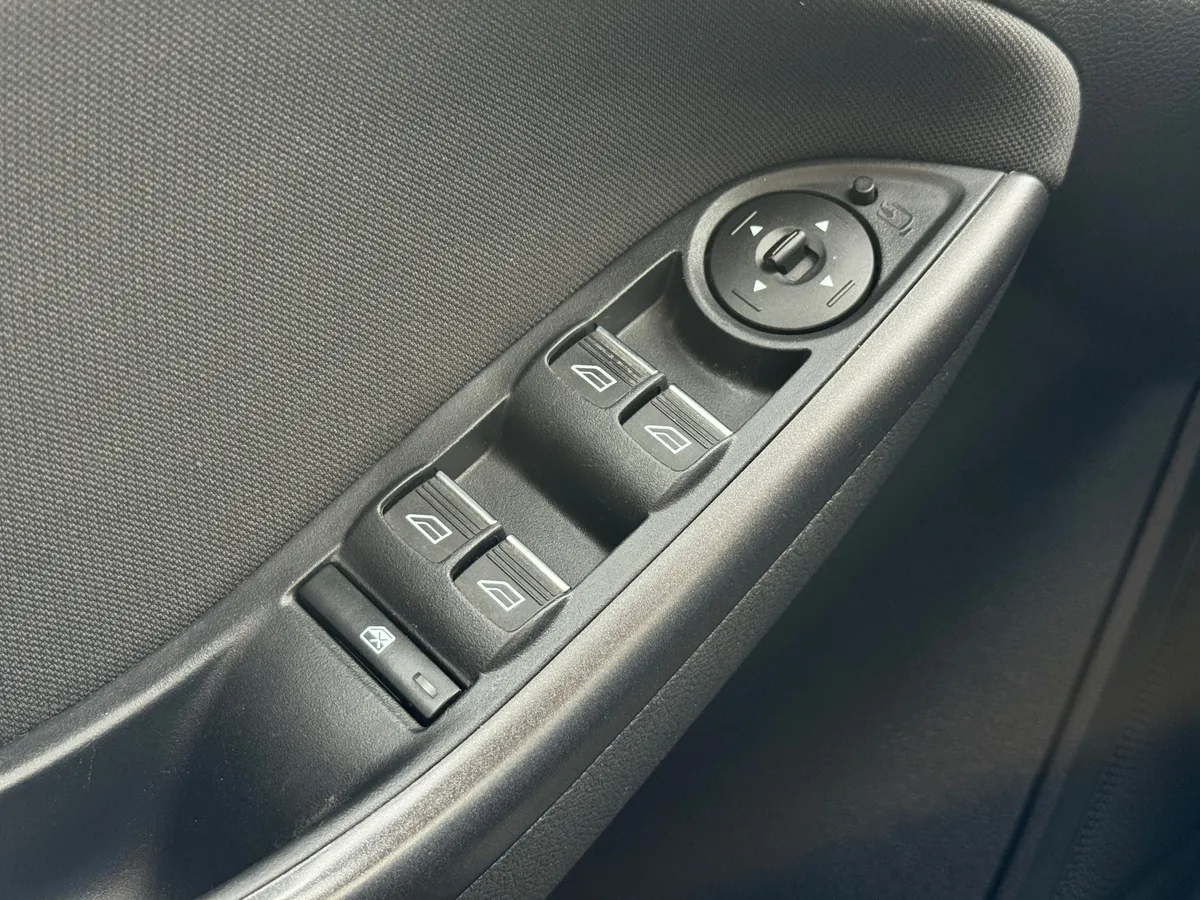 Ford Focus 1.6 Ti-VCT PowerShift (105 л.с.)
