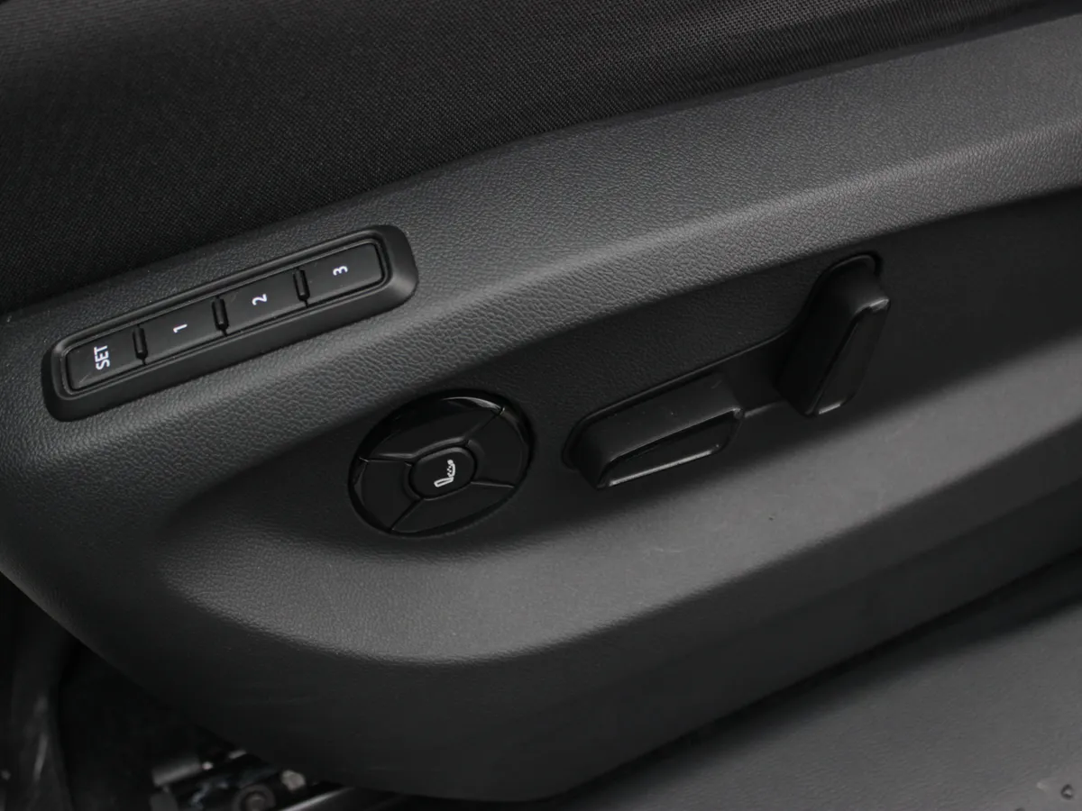 Volkswagen Tiguan 2.0 AMT 4WD (220 л.с.)