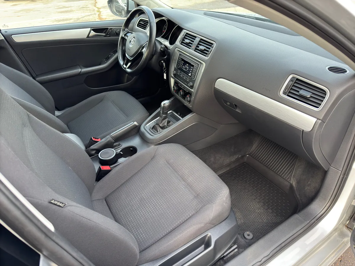 Volkswagen Jetta 1.6 MPI AT (110 л.с.)