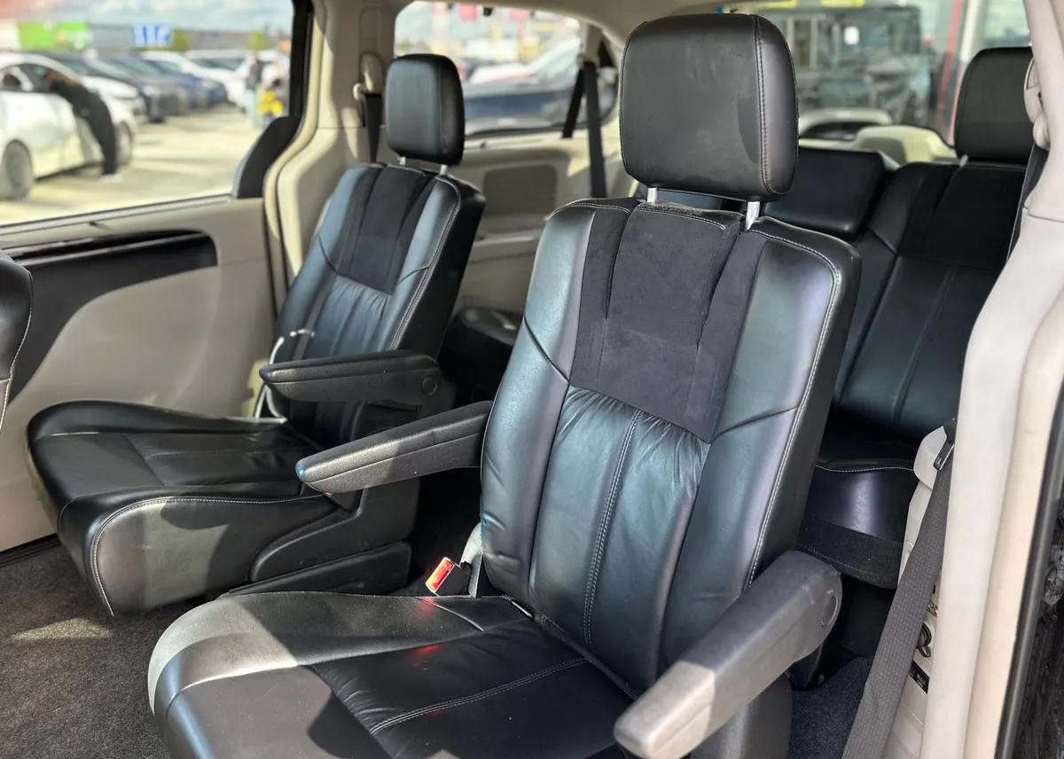 Chrysler Town & Country 3.6 AT (287 л.с.)