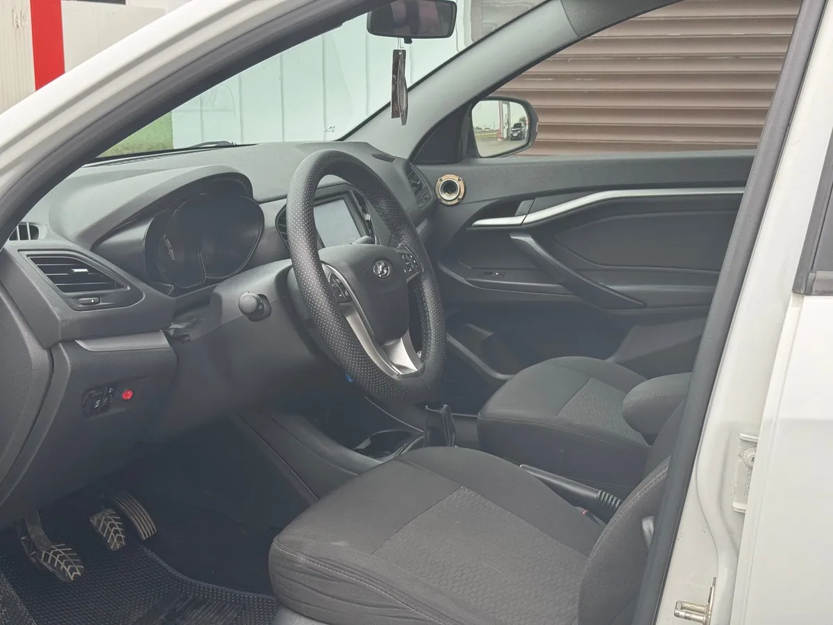 ВАЗ (Lada) Vesta 1.6 MT (106 л.с.)