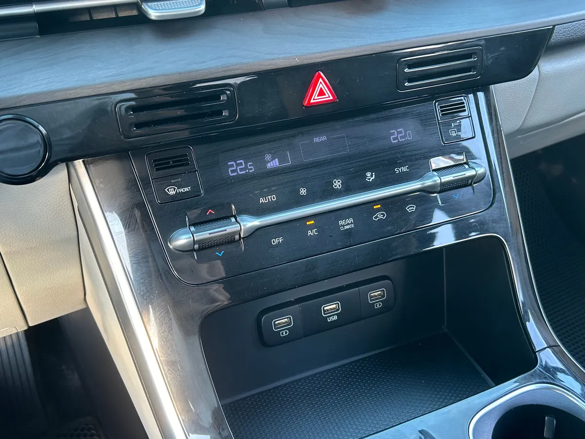 Kia Carnival 2.2 CRDi AT (200 л.с.)