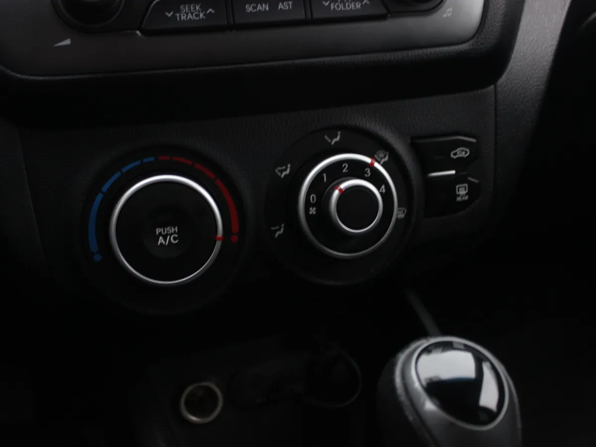 Kia Rio 1.4 AT (107 л.с.)