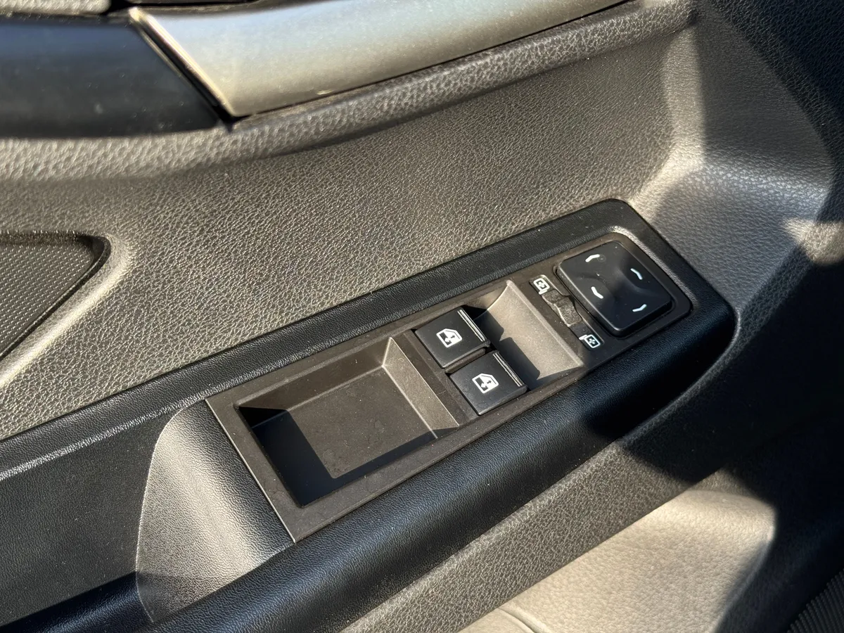 ВАЗ (Lada) Vesta 1.6 MT (106 л.с.)