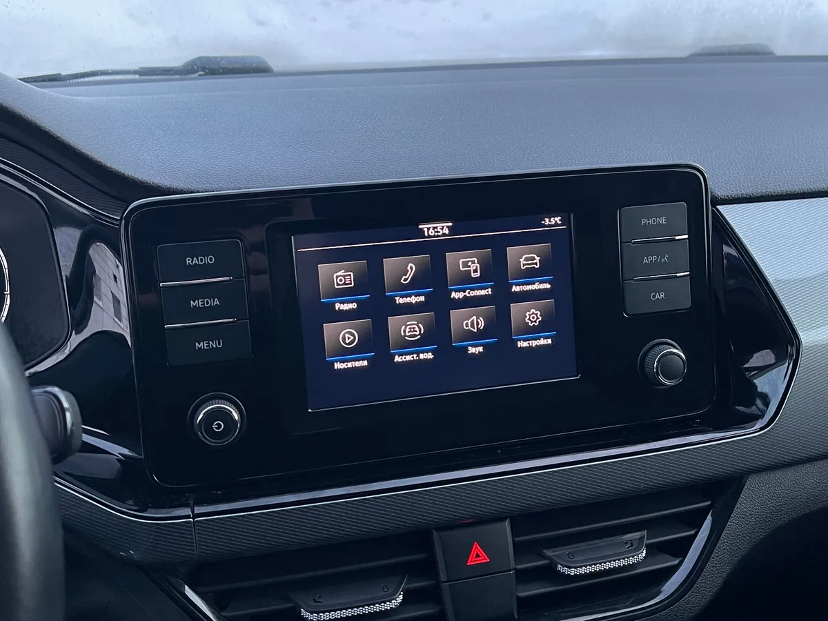 Volkswagen Polo 1.6 AT (110 л.с.)