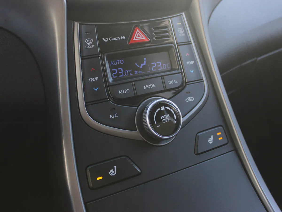 Hyundai Elantra 1.6 AT (132 л.с.)